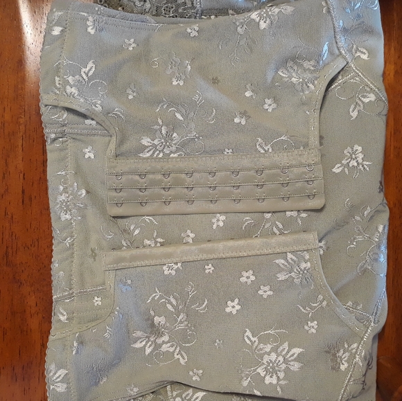 Tummy Control Body Shaper Lace Shorts - Picture 5 of 6